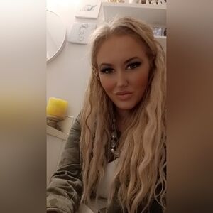 Meet your Posher, Joni